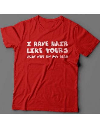 Прикольная футболка с надписью "I have hair like yours just not on my head" ("У меня такие же волосы как у тебя, только не на голове")